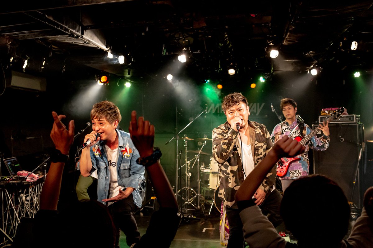 higastore's tweet photo. jaabourbonzはいつも誰かを元気付けてくれるような、そんな優しくて楽しいステージを魅せてくれる。東京での活躍も楽しみだ。
#jaabourbonz
#ジャーバーボンズ
#roach
#darkdiamond
#city1
#Wanderlust
#渋谷MilkyWay
#livephoto
#music_love
#ライブ
#live
#東京カメラ部
#okinawa
#沖縄 https://t.co/kiXH9wkwz9