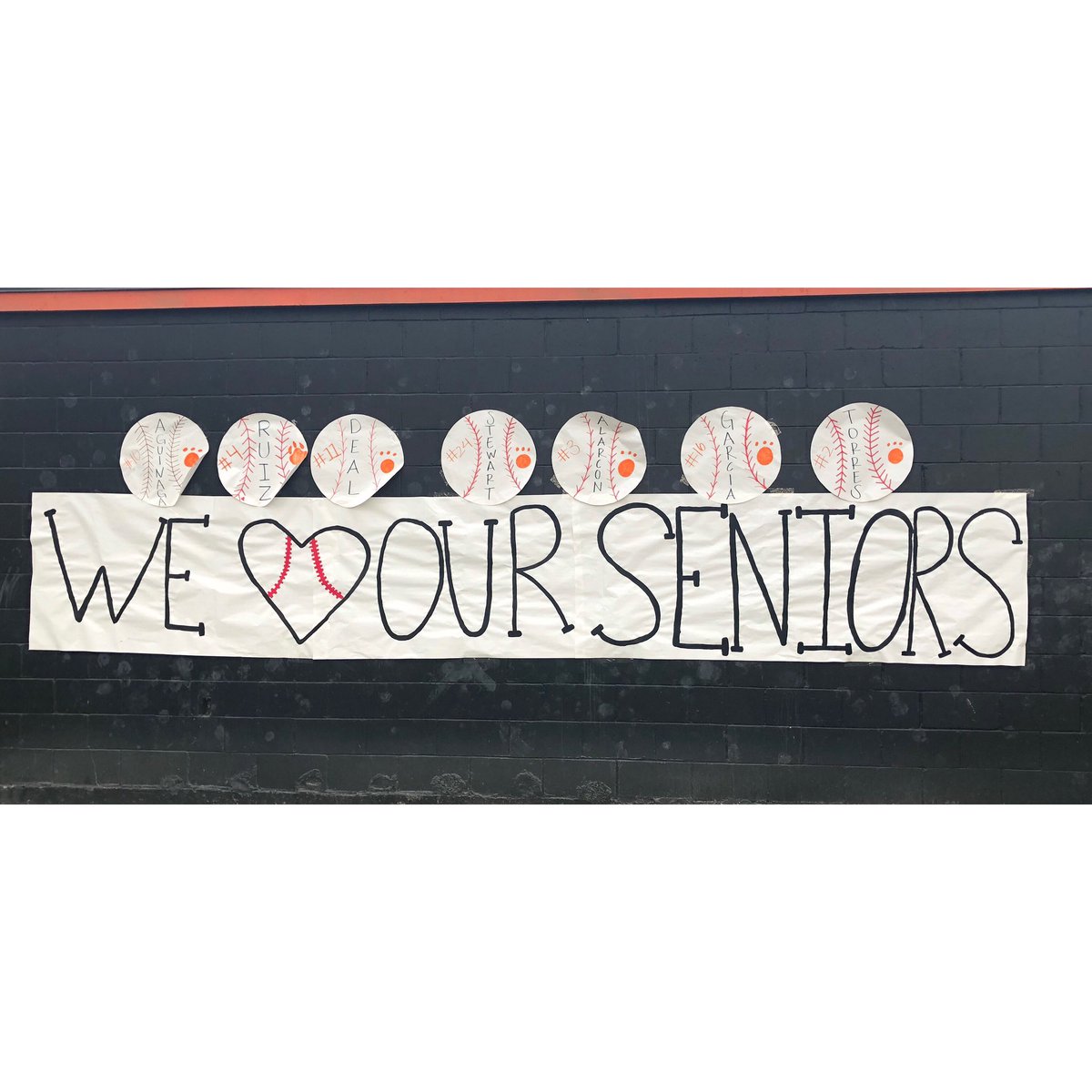 emj_3232's tweet photo. Enjoyed the last of the senior nights for @X_2_Saucy last night! Shoutout to my sister @lyddiebit for coming out to support! #seniornight #senioryear2019 #mercedhighbaseball https://t.co/dwI9BzSec6