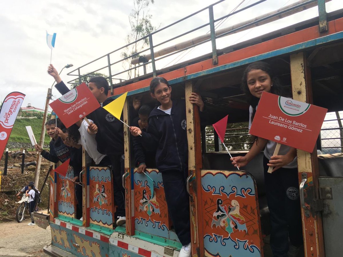 GobiernoCali's tweet image. La apuesta por la educación en Cali ha llegado a la zona rural del Municipio, con inversiones históricas en educación, cultura, tecnología y deporte. El progreso del campo es el progreso de Cali. #AsíConstruimosProgresoSocial #EducaciónParaElProgreso