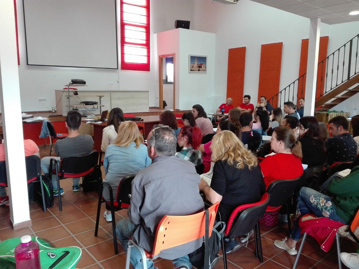 MancoMontanchez's tweet photo. TALLER DE PREVENCIÓN DE RIESGOS LABORALES

50 personas participantes en los Programas Colaborativos Rurales que se están realizando en la Comarca de la Sierra de Montánchez, están estos días recibiendo formación en riesgos laborales impartida por personal técnico de la FEMPEX. https://t.co/fNWOVYataH