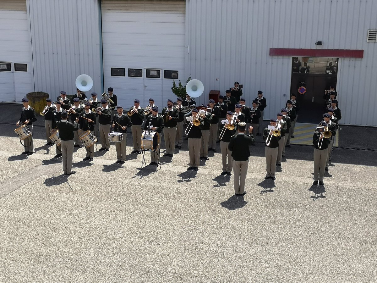 Musartillerie's tweet image. #direct @Musartillerie et #7rmat ensemble pour répéter le défilé du #8mai