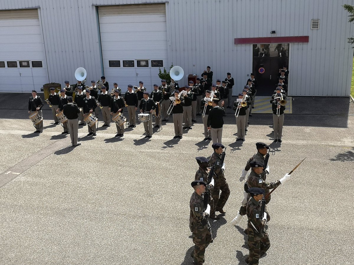 Musartillerie's tweet image. #direct @Musartillerie et #7rmat ensemble pour répéter le défilé du #8mai