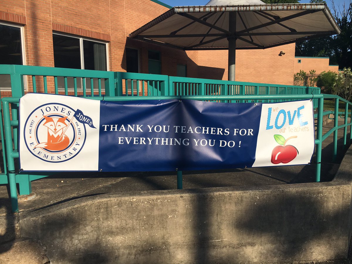 JonesESAACPS's tweet image. We do love our teachers!! Thank you for all you do for each and every student, each and every day! You are our champions!!! #AACPSAwesome
