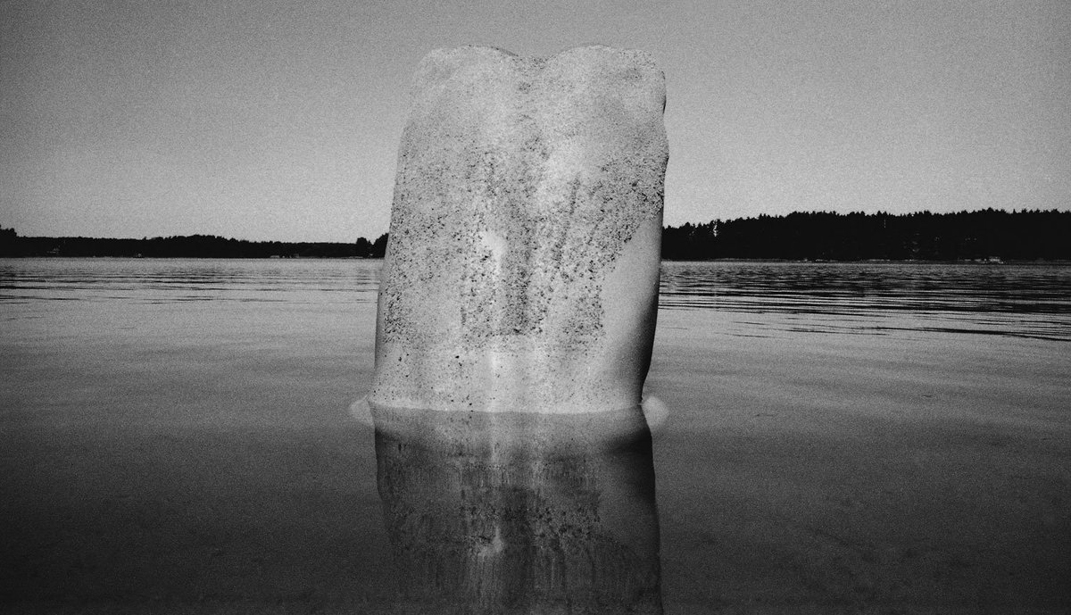 Enkster_'s tweet photo. Un senso di libertà e sintonia rafforzato dalla profonda affinità che #RafaelMinkkinen nutre nei confronti del #paesaggio.

Il corpo umano si trasforma in un inno alla #bellezza in senso assoluto fondendosi completamente con il paesaggio circostante.

https://t.co/8eSE05Q5d7 https://t.co/TBxUtv75tX