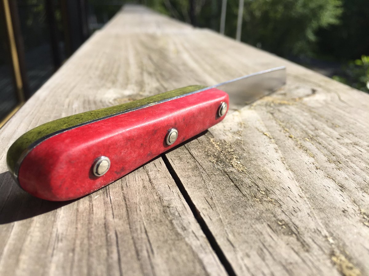 ScaleInside's tweet photo. Knife prototype made with Scalite. #seainside #circulareconomy 🐟 https://t.co/FpJT7LxPb0