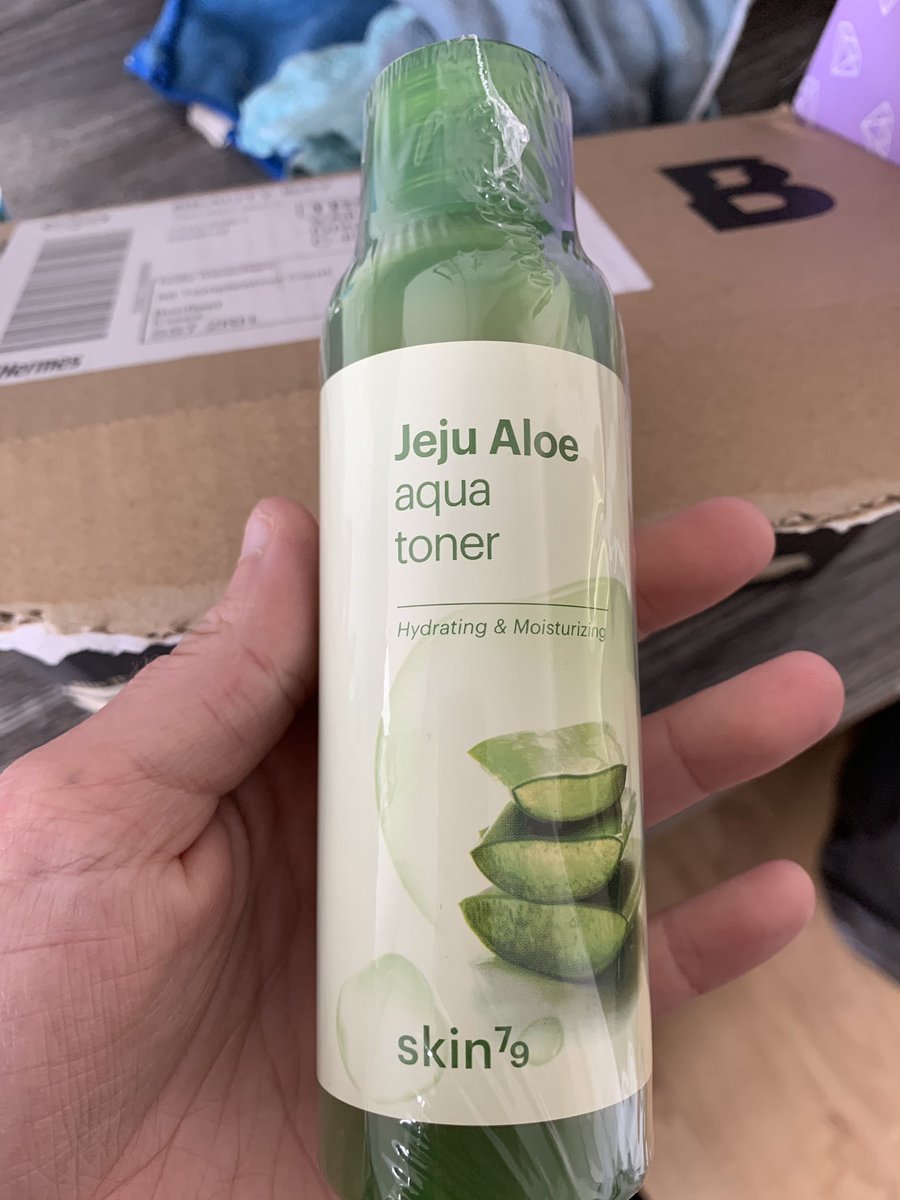 Holly_Meacham's tweet photo. @beautybayhelp hi, I ordered this toner from your website and received a completely different one? https://t.co/loCUBnhste