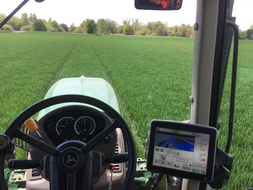 Hmstr_kmbts's tweet photo. Mon bureau aujourd’hui, au programme modulation dose et distribution d azote pour le blé #agriprecision https://t.co/eoUBP5vTBL