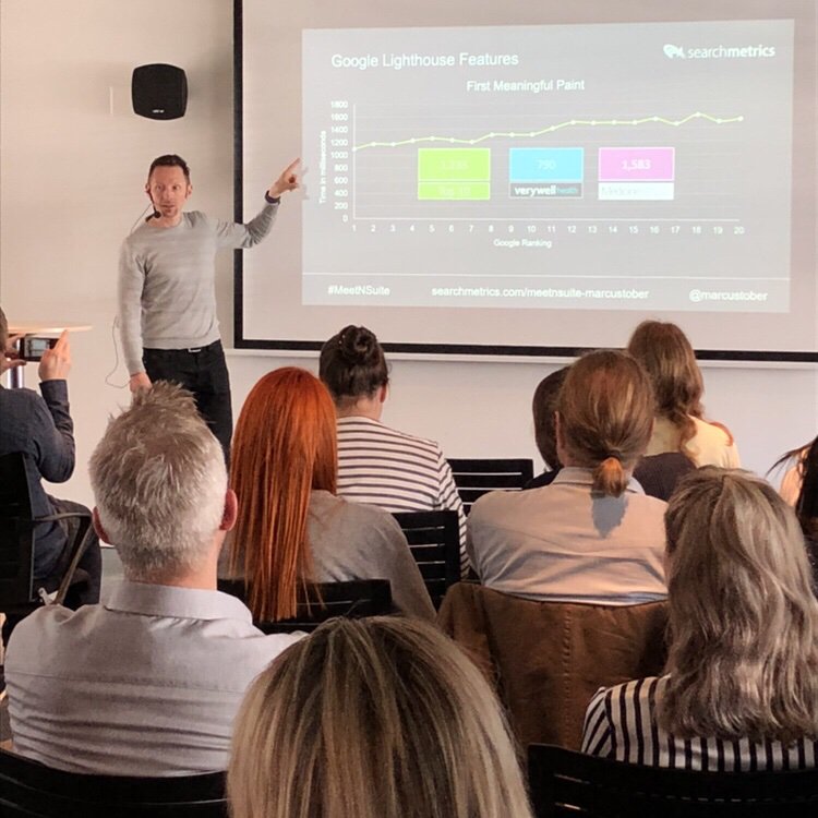 SearchmetricsDE's tweet photo. Unser CIO @marcustober erklärt in seinem Vortrag "SEO is going to the next level" beim Meet‘n‘Suite-Event in Zürich @Rackspace, wie sich #SEO weiterentwickelt hat und was SEOs in Zukunft beachten müssen, um erfolgreich zu sein! ☝ #seotalk #seostrategy2019 https://t.co/CypUNinCFO