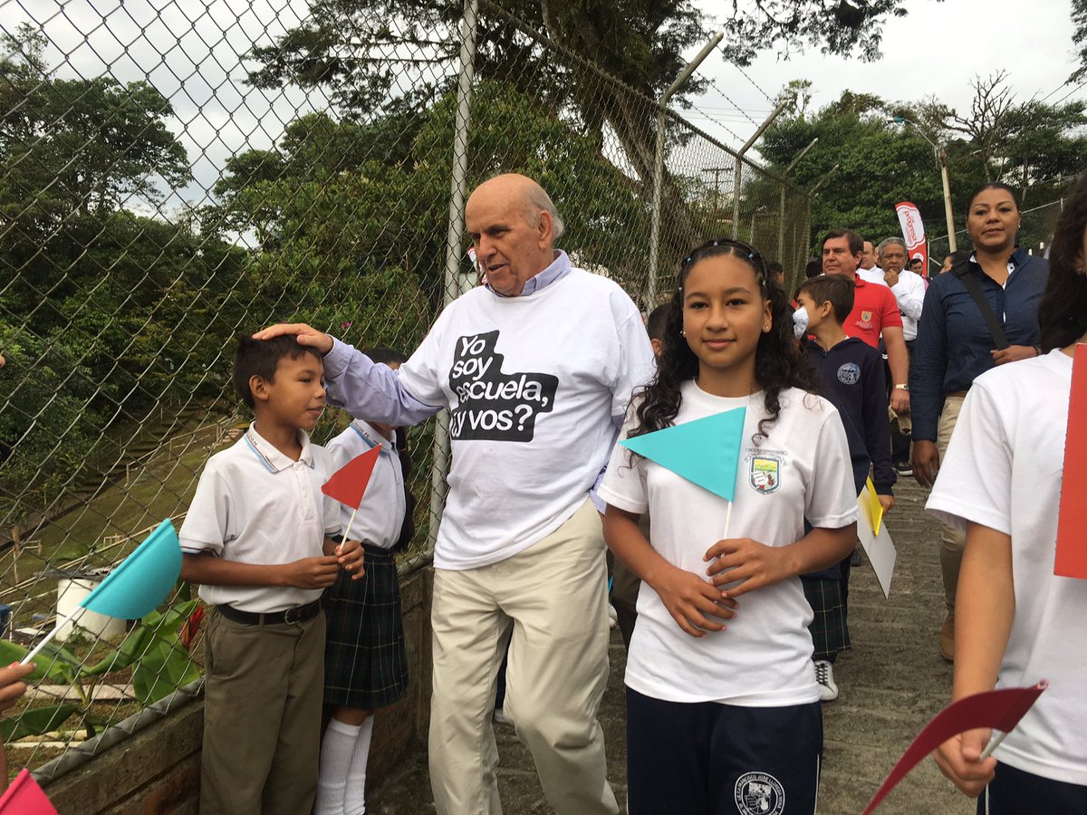 Educacion_Cali's tweet image. En Cali trabajamos para que la educación llegue a todos con una apuesta histórica, por eso hoy entregamos 34 sedes educativas rurales que beneficiarán a más de ocho mil niños. #AsíConstruimosProgresoSocial #EducaciónParaElProgreso