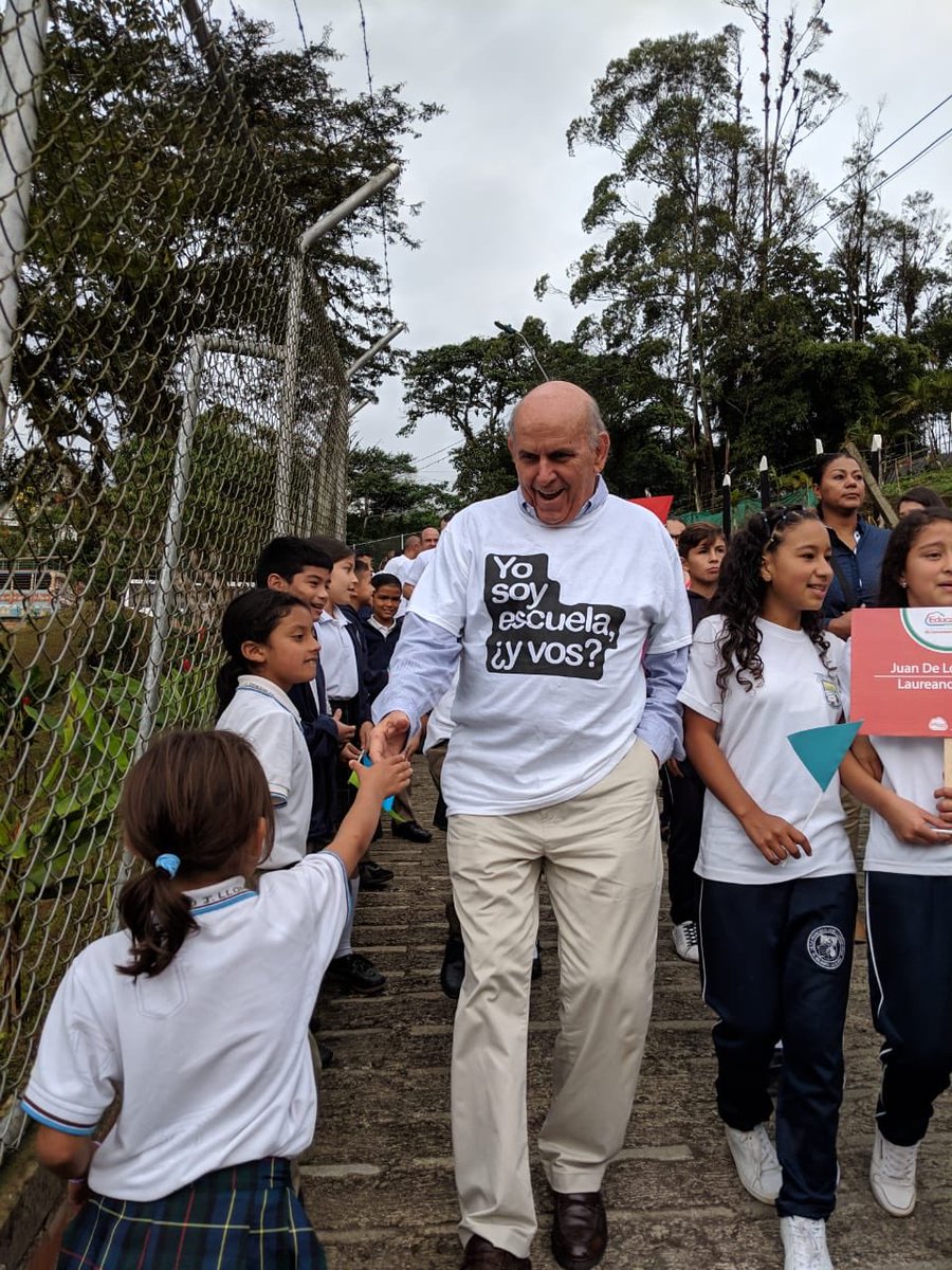 GobiernoCali's tweet image. El compromiso del Alcalde más social de la historia de la ciudad ha sido también por los corregimientos. El campo y la zona rural es protagonista de una inversión histórica en educación. ¡Cali es rural y el campo es escuela! #AsíConstruimosProgresoSocial #EducaciónParaElProgreso.