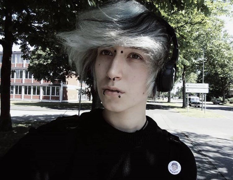 Sup I’m jace I’m bisexual, single, not looking, hybrid, don’t touch me or look at me without permission or I’ll kill you