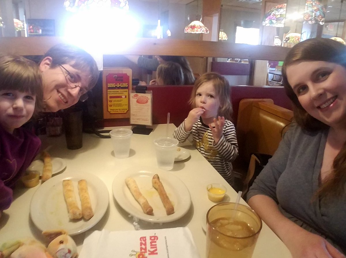 @PizzaKingInd #Ilovepizzaking because it's a restaurant that reminds me of home (I'm from the Muncie area). In fact, my husband and I actually met at a #PizzaKing! Whenever we want fantastic pizza and breadsticks (and lots of that nacho cheese) we know where to go!

#PKContest #ringtheking