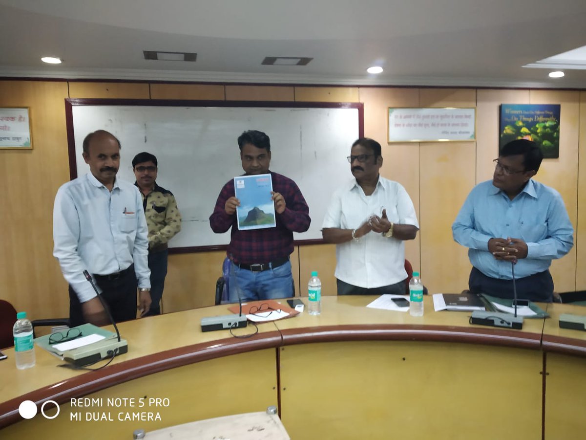 gmtnsk's tweet photo. राजभाषा कार्यवयन समिति की तिमाही बैठक मे ई पत्रिका त्रिम्बक का विमोचन किआ गया @BSNLCorporate @cgm_mh_bsnl @neerja_tiwari https://t.co/HTkQ3NHwZc