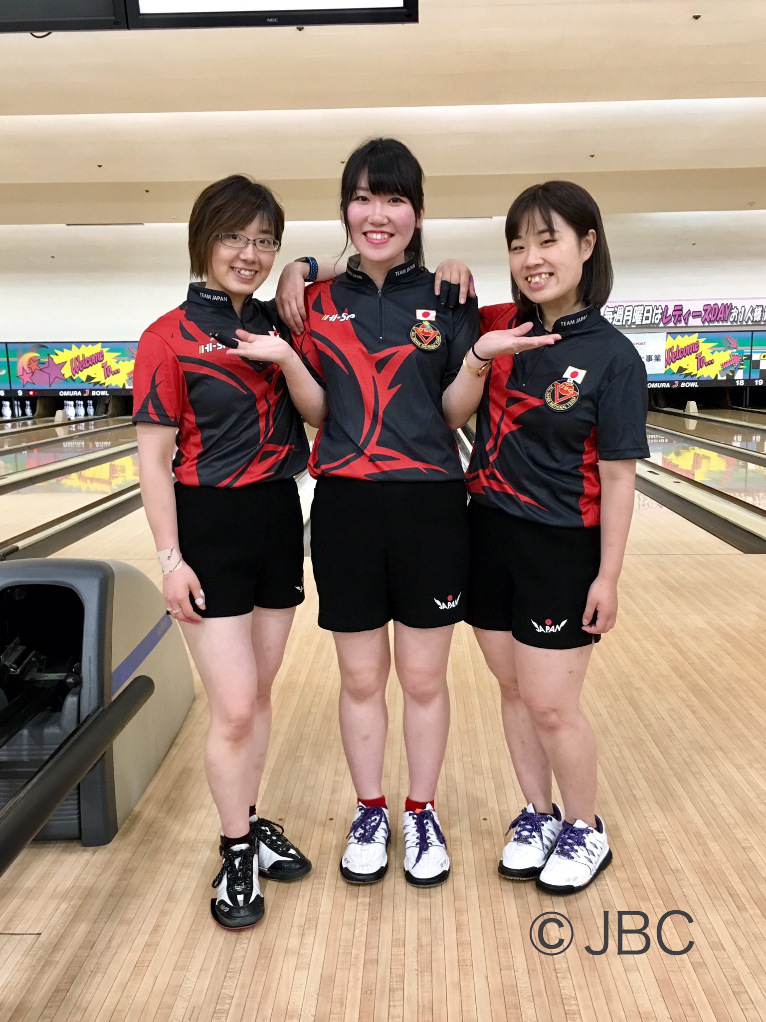 ハイスポーツ社 全日本ナショナル ユースナショナルメンバーの長崎チーム合宿 大村jボウル にて今年度のチームウェア Hisp製 も初お披露目 選手の皆さんの国内外での大活躍を応援しています 左より 今井双葉 石本美来 佐藤悠里 選手です ハイスポーツ社 全日本ナショナル ユースナショナルメンバーの長崎チーム合宿 大村jボウル にて今年度のチームウェア Hisp製 も初お披露目 選手の皆さんの国内外での大活躍を応援しています 左より 今井双葉 石本美来 佐藤悠里 選手です