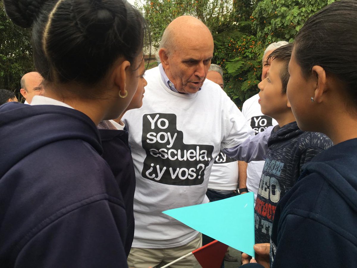 Educacion_Cali's tweet image. El compromiso por la educación en Cali es integral. Nuestra meta es que los jóvenes de todos los corregimientos de la ciudad reciban una educación de calidad y construyan en la escuela su proyecto de vida. #AsíConstruimosProgresoSocial #EducaciónParaElProgreso