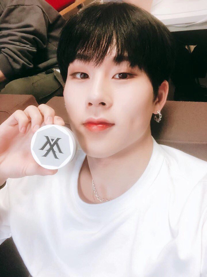 OfficialMONSTAX's tweet image. [#MONSTA_X]
#몬스타엑스 X #토니모리
#몬스타엑스톤업틴세트 ☀️

#MONSTAX #TONYMOLY 
#생기있는얼굴 #보송매끈피부
#형원 #주헌 #IM