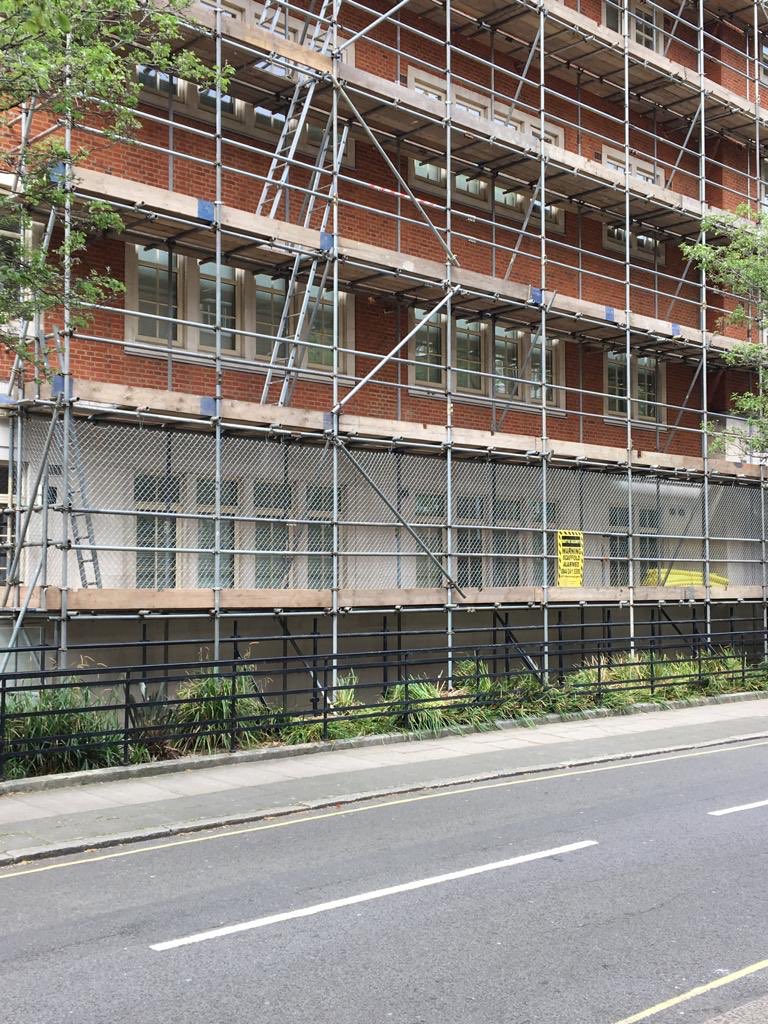 A_S_Ramsay's tweet photo. Scaffolding up for an outside refurbishment #DOFFclean #Westminster #AwardWinningContractor #blockmanagement https://t.co/zncMxjKYCd