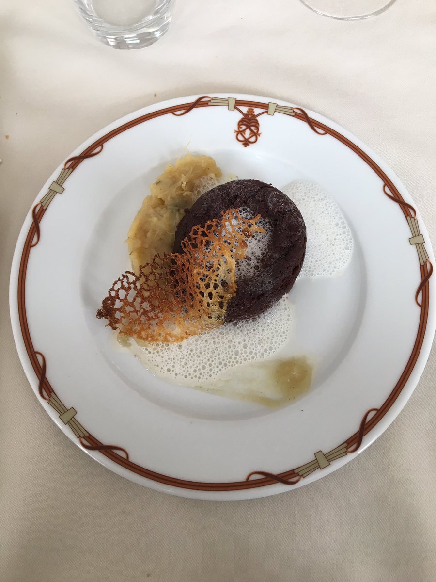 quiritcurie's tweet image. Voici les photographies du plat et du dessert de notre repas pris au restaurant gastronomique du lycée hôtelier Jean Drouant . Bientôt, les élèves partageront leurs textes ici #ClasseDuGout