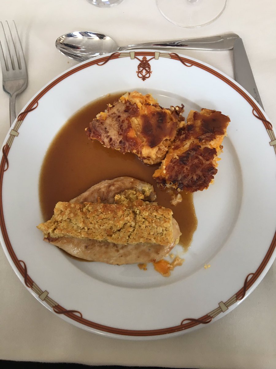 quiritcurie's tweet image. Voici les photographies du plat et du dessert de notre repas pris au restaurant gastronomique du lycée hôtelier Jean Drouant . Bientôt, les élèves partageront leurs textes ici #ClasseDuGout