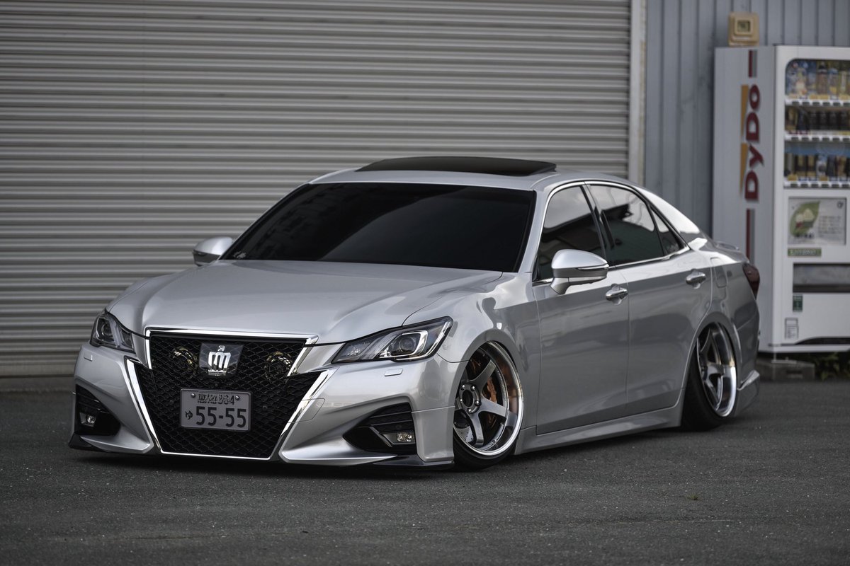1603custom's tweet photo. GRS214
ADVAN GT 10.5J通し 
R35 MY17 純正Brembo
Ｆ390 R 380 https://t.co/FnLp6KBrFI