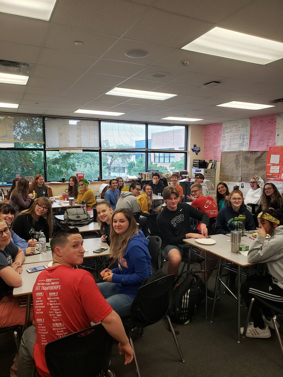 AP Seminar students eating breakfast before their big test. They are ready to go! <a href="/boswellhs/">Boswell High School</a>