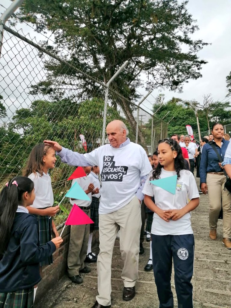 RiesgoCali's tweet image. Incentivamos el fortalecimiento de los proyectos de vida de los estudiantes, brindándoles la mejor oferta educativa y cultural. La apuesta educativa es para todos.  #AsíConstruimosProgresoSocial #EducaciónParaElProgreso
