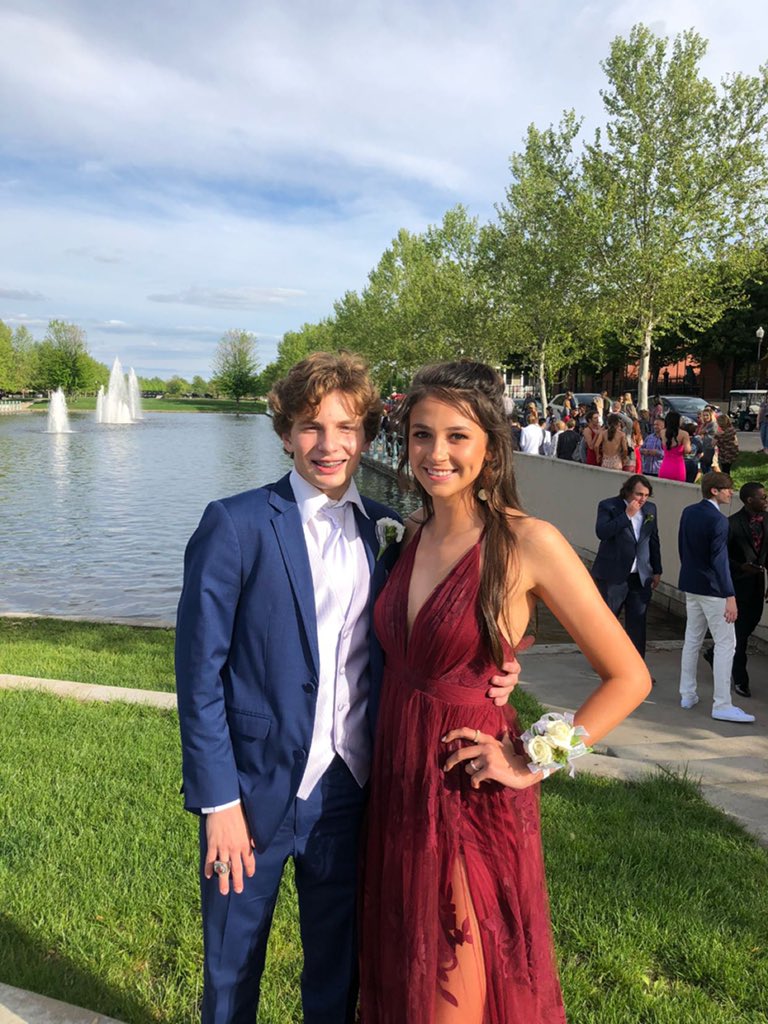 evansoccer07's tweet photo. Better late than Neva(; happy birthday buddy😉@ava_tankersley enjoy https://t.co/h9An75FhoM