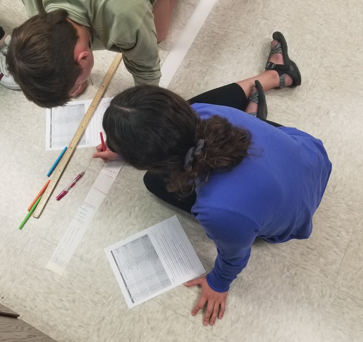 rcshsGreenhill's tweet image. #Biology students making scaled models of the timeline of the emergence of life on Earth. #scientificmodels #geologictime #rcshspride
