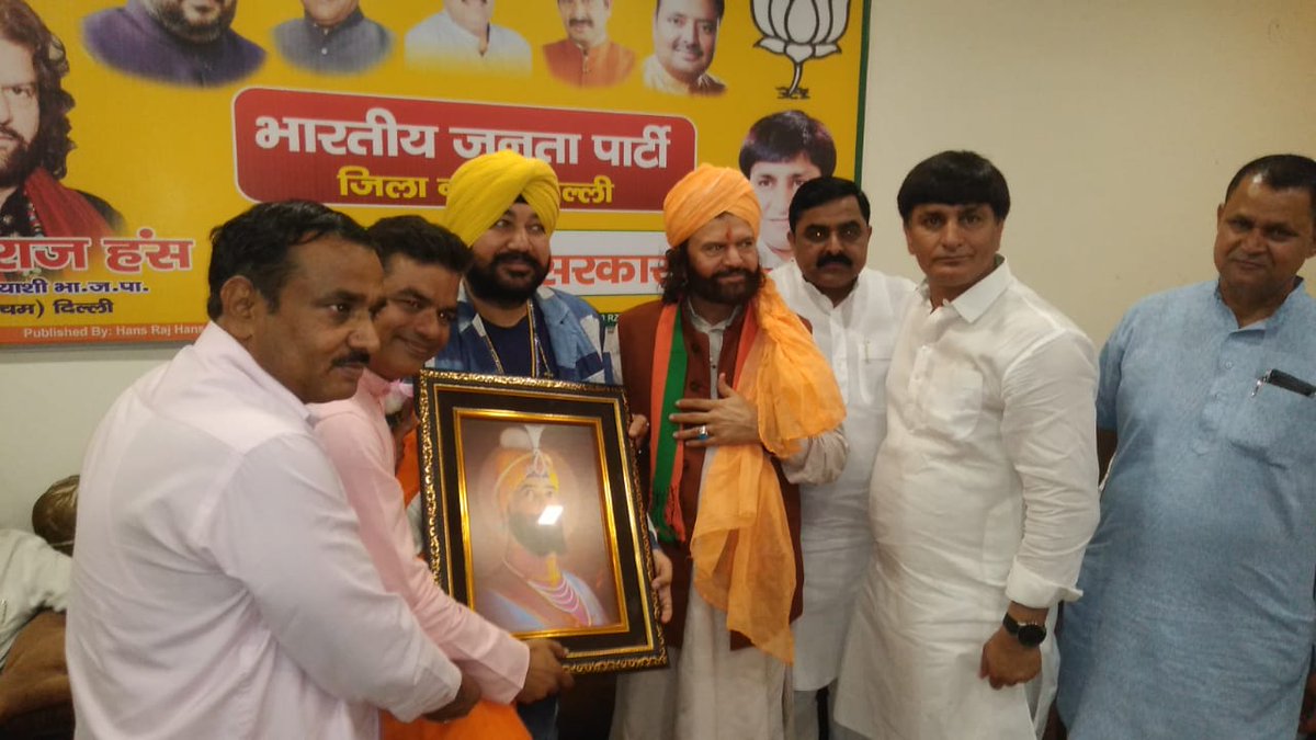 hansrajhansHRH's tweet image. हर हर मोदी हर घर मोदी।
#bjp #ModiHaiToMumkinHai #ModiFor2019 @BJP4Delhi @ManojTiwariMP @narendramodi @AmitShah