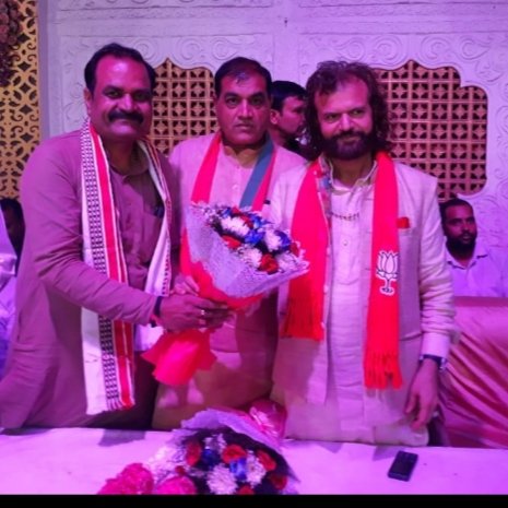 hansrajhansHRH's tweet image. हर हर मोदी हर घर मोदी।
#bjp #ModiHaiToMumkinHai #ModiFor2019 @BJP4Delhi @ManojTiwariMP @narendramodi @AmitShah