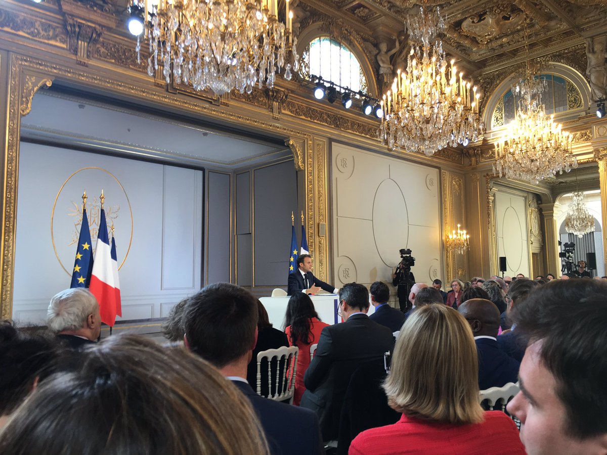 mdumasp's tweet photo. « Pas de fermeture d’hôpital sans l’accord du maire » annonce @EmmanuelMacron pour sa #conferencedepresse @leQdM https://t.co/KTAuoE6mei
