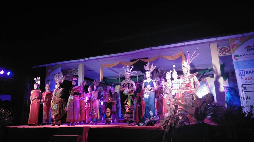 aksarakakfei's tweet photo. #explorepalangkaraya #WonderfulIndonesia #PesonaIndonesia #PesonaId_Travel #explorekalteng #papipar2019 
#palangkaraya https://t.co/XTpsVEj3zo