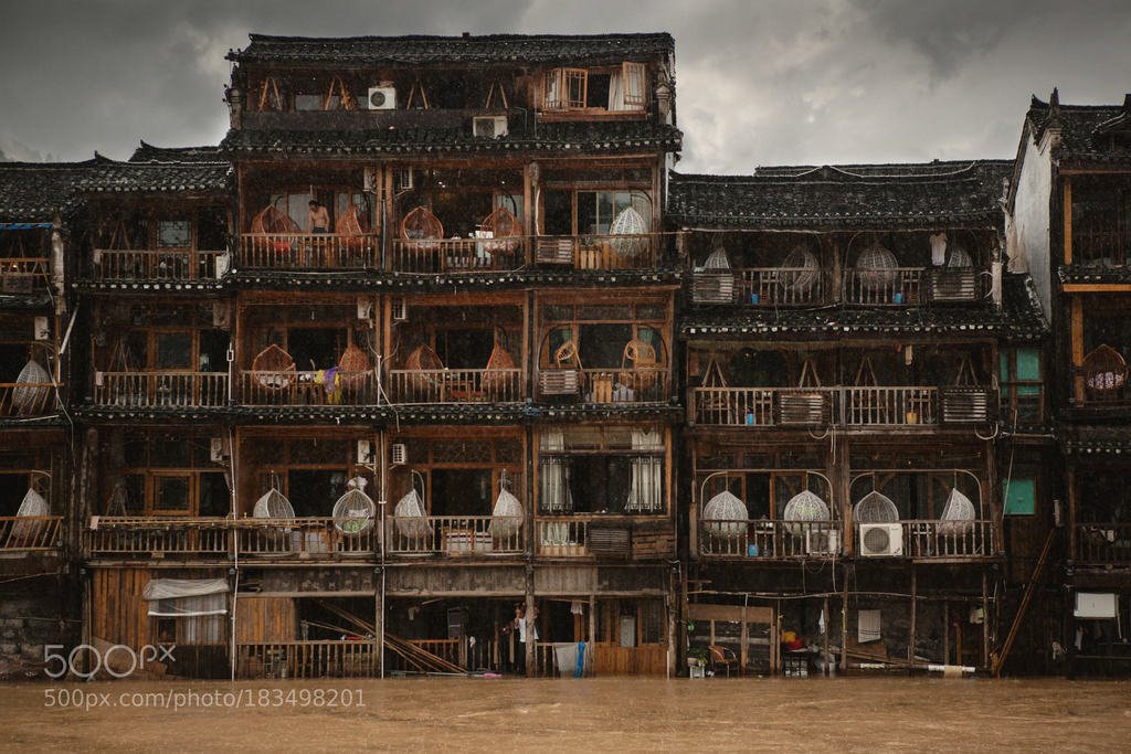 Drowning Fenghuang by GiacomoBruno