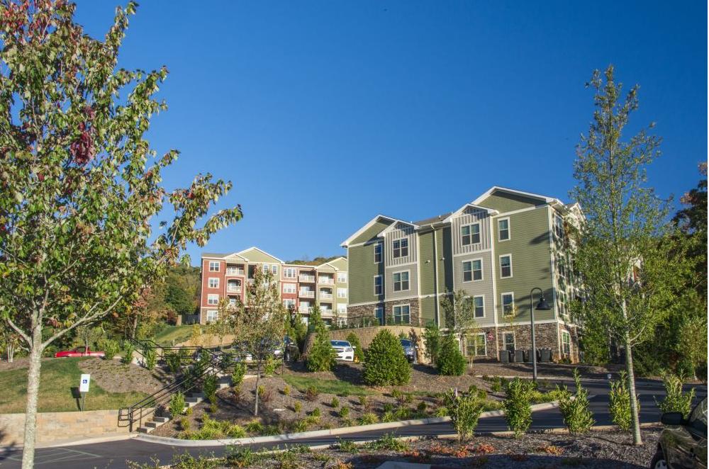 Our professional landscaping creates a wonderful environment to come home to. Come take a stroll through our wonderful community today! ow.ly/5Lde50pEtW2