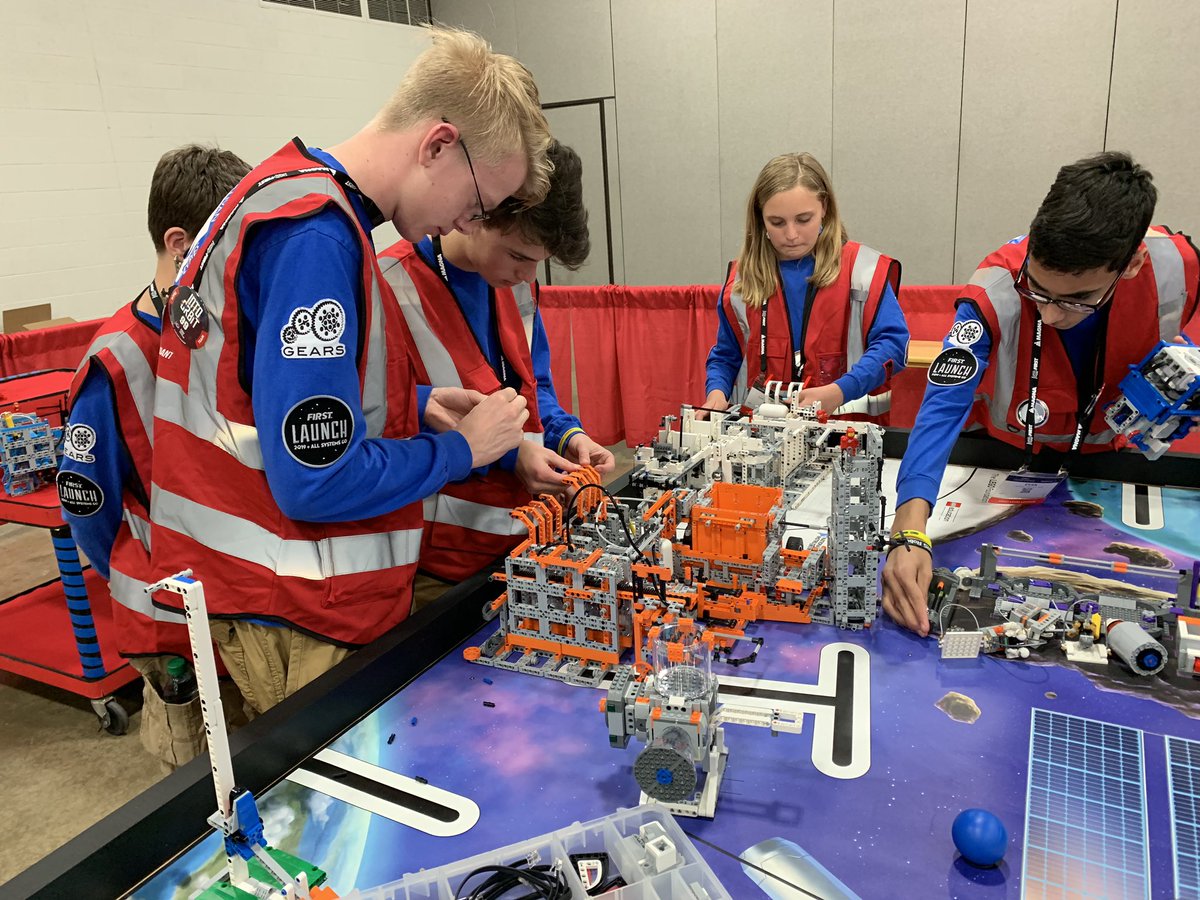 So the <a href="/firstlegoleague/">FIRST LEGO League</a> tables at Worlds have 2 1/2” tall walls, not 3 1/2” like our practice tables. Time for a quick rebuild! #INWORLDCMP