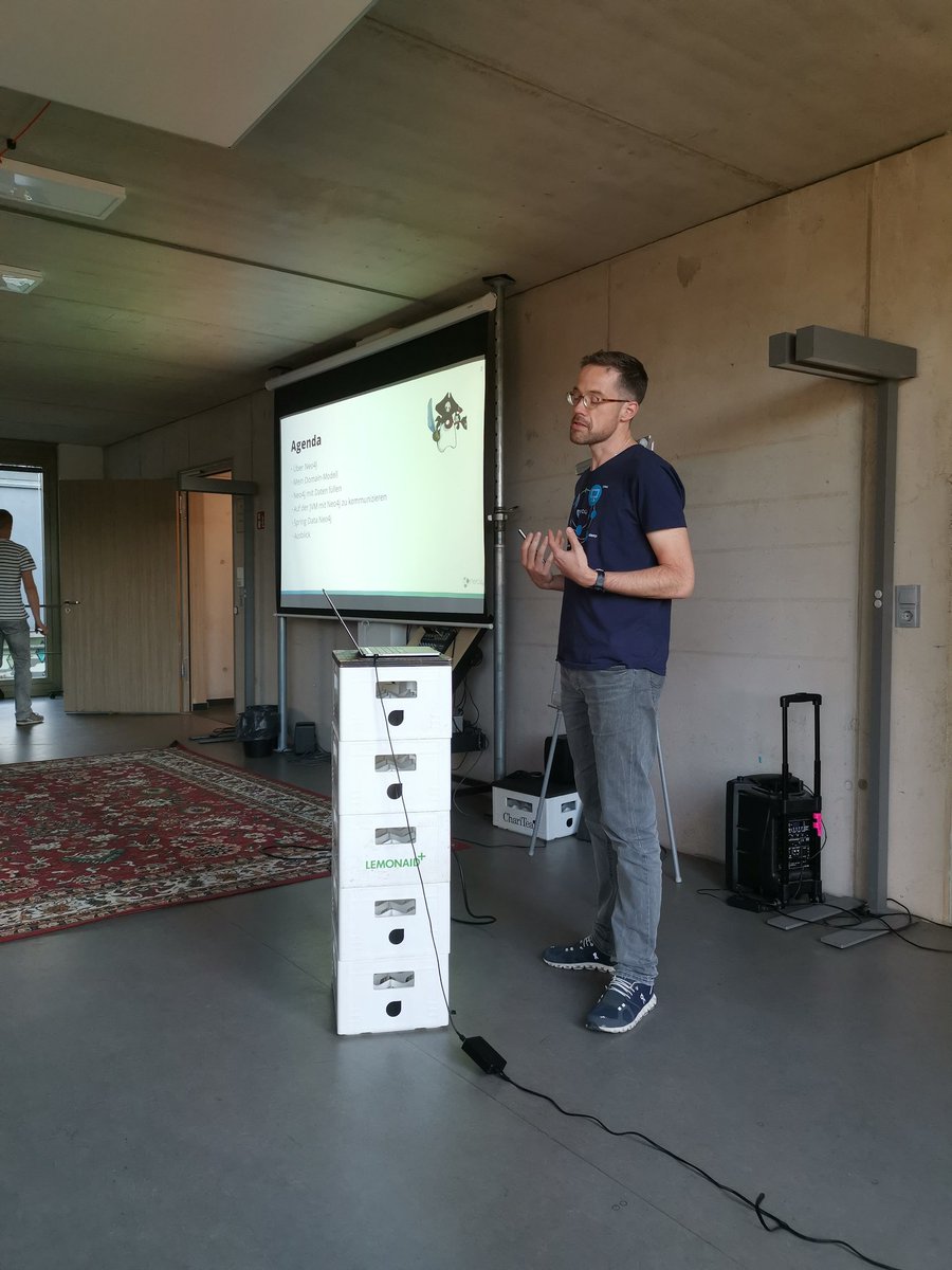jughh's tweet image. Let&apos;s talk about #neo4j and #springdata presented by @rotnroll666 (best choice for this combination 🙂) Thx to @teamneusta for hosting us! @neo4j @SpringData