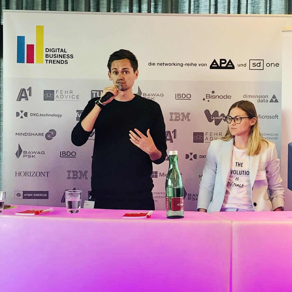 „Junge Menschen erwarten Kommunikation auf Augenhöhe, nicht nur Storytelling, sondern Storydoing. Wenn die junge Generation die Möglichkeit zur Co-Creation von Kommunikation hat, sie selbst mitgestaltet, dann wirkt sie auch besten“, so <a href="/NiklasWiesauer/">Niklas Wiesauer</a> von <a href="/MindshareAT/">Mindshare Austria</a>  #dbt_at