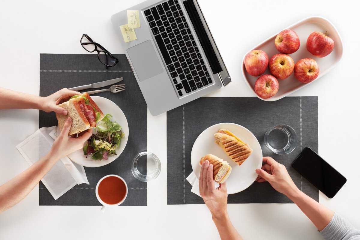 decoratualma's tweet photo. Si eres de lxs que come en el trabajo (o mientras trabaja) este post es para ti 🥗
No hay nada como poner el pause ⏸ y recargar energías para ser más productivx 🔋 en tu día a día.
👉 https://t.co/Ocn5nozb3U
#mantelesantimanchas #daydrap https://t.co/DW5YT03nx2