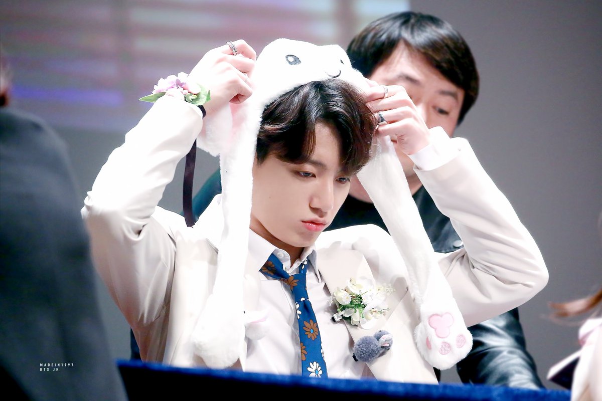 madein1997_jk's tweet image. 아직 모르신 것 같아 정국이가 어제 태어났어요.
you might not know that JK was born yesterday.
#정국 #JUNGKOOK #BTS #BBMAsTopSocial BTS @BTS_twt