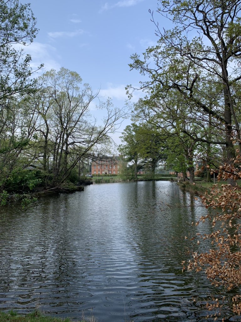 iStationKelly's tweet photo. I’ve thoroughly enjoyed spending the last 3 days in the beautiful surroundings of @AcklamHall Being able to take a lunchtime stroll around the pond is priceless! @iStationBryan can we have a satellite office here pleaseeee?? 🙏🏻 https://t.co/RqXSkOdppW