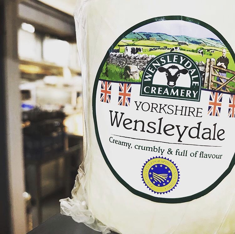 TheHollyBushPub's tweet photo. We have added another gorgeous #English #Cheese to our selection! #RealAleRealFoodRealPub
#SeasonalFood #BritishProduce #GreatPubGrub #BestPub #GastroPub #Hampstead #NW3 #ASliceOfTheCountryside #FullersKitchen #KitchenLife #TimeOut #GoodFoodGuide #LondonFood #TasteOfLondon https://t.co/1TjVAuBmsP