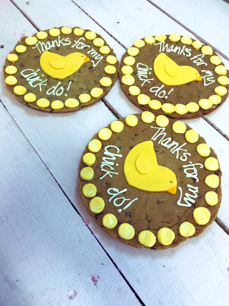 OohAahCookies's tweet photo. What about this for a #thankyou card?? Loving the โchick doโ theme ๐ฅ๐ช
#wepipewhatyoutype #anyoccasion #bakedtoorder #smallbusiness #hendo #chickdo @OohAahCookies @Funkyhampers @YumblesHQ @Prezzybox @GettingPersonal https://t.co/sUlcGqUnKy