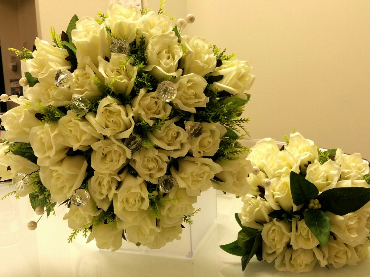 OurWeddingsMag's tweet photo. Thursday Tip... When selecting your floral arrangement consider multiple options including faux flowers.

#theblackbridalexperience #ourweddingsmagazine #blacklove #blackloveisreal #blackbrides #blackgrooms #blackhistory365 #ourlove #ourweddings #weddingtips https://t.co/UnCcow8lLn