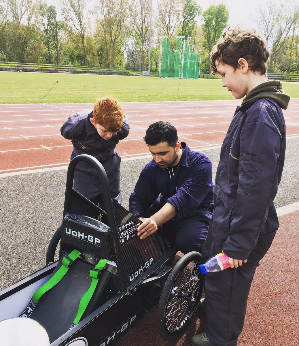 At today’s test session our <a href="/UniOfHull/">University of Hull</a> undergraduate students were passing on some of their engineering wisdom to our <a href="/greenpowertrust/">Greenpower Education Trust</a> team!

#university #racing #engineering #education
