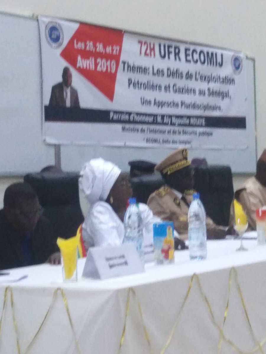 maadusaar1's tweet photo. Participation à l'amphi de rentrée de lUFR EOMIJ de l'Université Alioune Diop de Bambey. Thème. Les défis de l'exploitation pétrolière et gazière au Sénégal, une approche pluridisciplinaire. Une leçon inaugurale de M. Aly NG. Ndiaye Ministre de l'intérieur. https://t.co/s2yJcjqTFC
