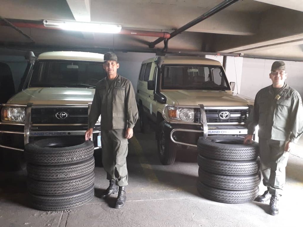 AB_DNALO's tweet photo. La @AB_DINALO hace entrega de lote de cauchos a sus unidades para incremento del apresto operacional. https://t.co/qT1sE1gdt3