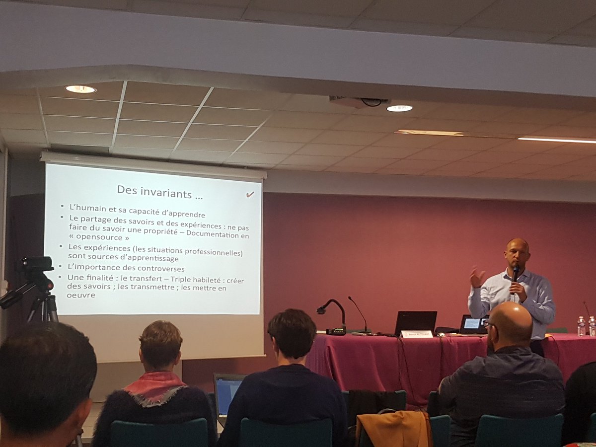 DHV_pro's tweet photo. #JAI Lille 2019 @CARDIELILLE - Intervention de Benoit Becquart sur l'#organisation_Apprenante. Introduction de la session "#Reseaux et #Territoires" #innovLille. "Quand on ne peut pas faire plus, il faut faire autrement". #recherche #éducation #transition_éducative #DUATE https://t.co/RZXvi0b78Z