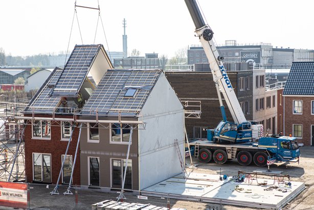 Ook @Fijnwonen gaat met haar betaalbare en toekomstgerichte woningen mee in deze mooie mega-samenwerking. Met elkaar staan we sterker! cobouw.nl/woningbouw/nie…