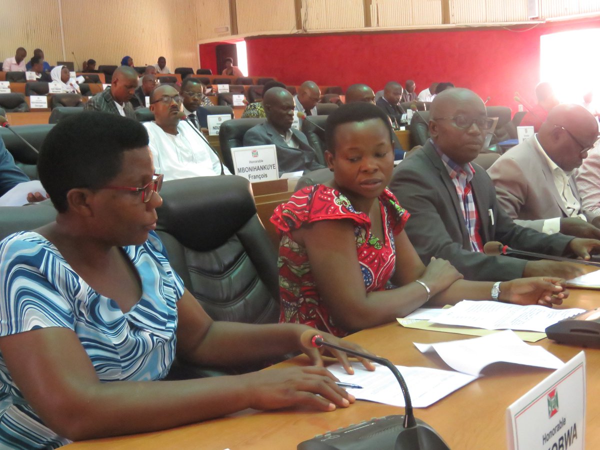 nshingamateka's tweet photo. 2 #Burundi le Ministre de l'agriculture l'invité du jour explique que ce don rime bien avec le programme u @BurundiGov  d'assurer la sécurité alimentaire et d'améliorer la situation nutritionnelle et le revenus delà population burundaises via #SAN et #PNDB qui sont outil orienion https://t.co/gLJdOXXyTJ