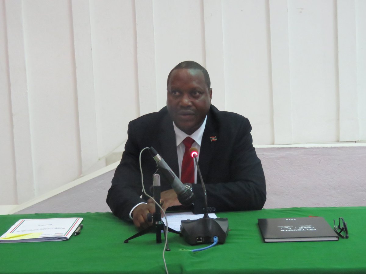 nshingamateka's tweet photo. 2 #Burundi le Ministre de l'agriculture l'invité du jour explique que ce don rime bien avec le programme u @BurundiGov  d'assurer la sécurité alimentaire et d'améliorer la situation nutritionnelle et le revenus delà population burundaises via #SAN et #PNDB qui sont outil orienion https://t.co/gLJdOXXyTJ